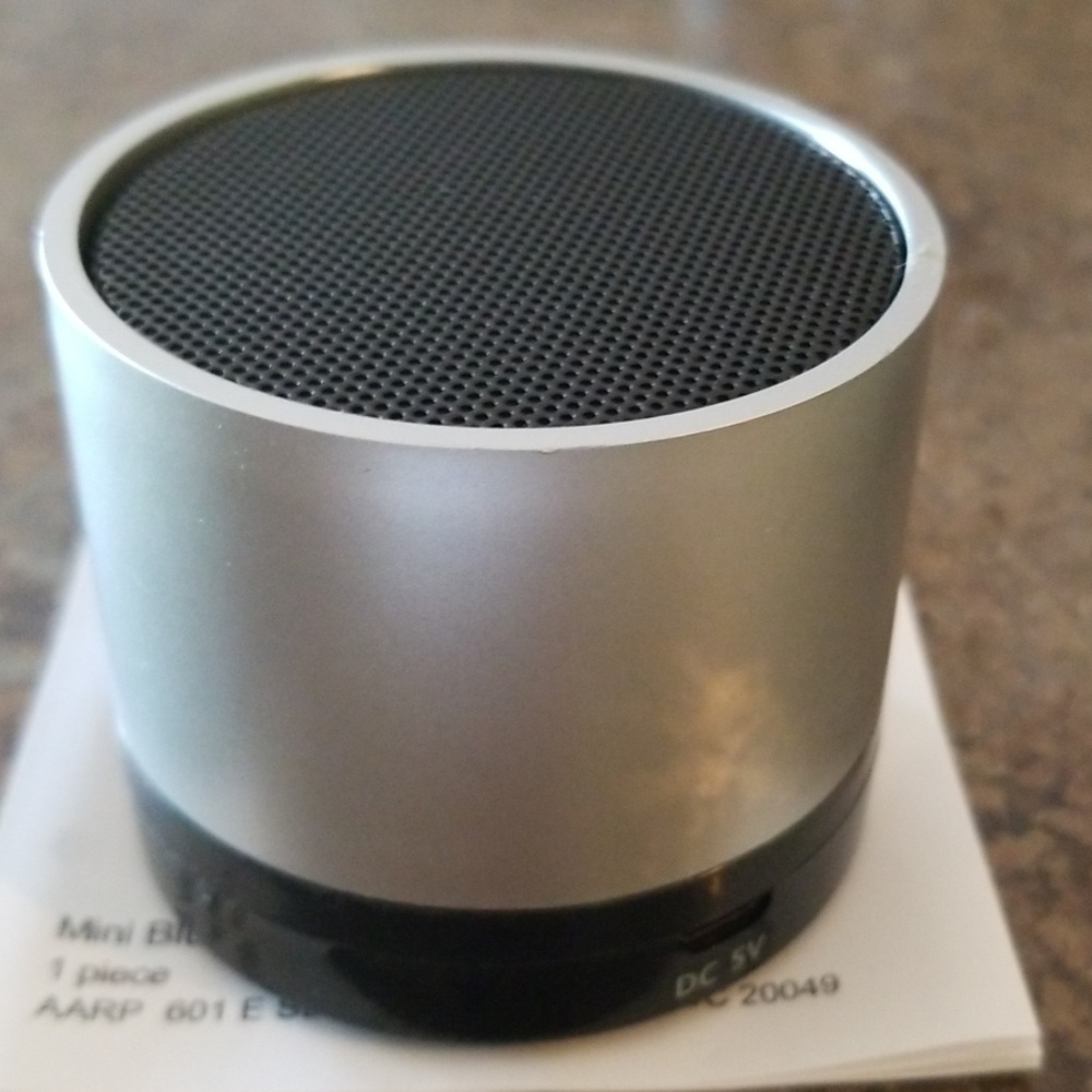 NIB Bluetooth Speaker